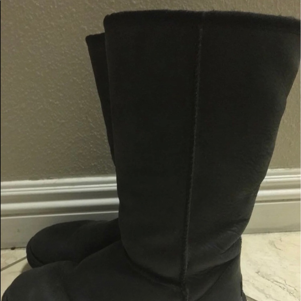 Waterproof UGGs - Picture 2 of 4